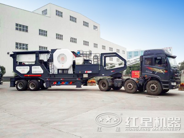 一小時50噸,出料5mm-7mm的山石移動破碎站發貨現場 一小時50噸,出料5mm-7mm的山石移動破碎站發貨現場