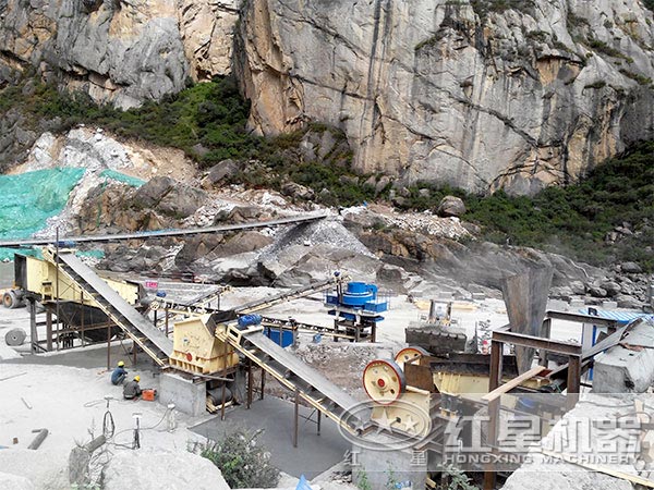 專業(yè)環(huán)保制砂生產(chǎn)線現(xiàn)場(chǎng) 專業(yè)環(huán)保制砂生產(chǎn)線現(xiàn)場(chǎng)
