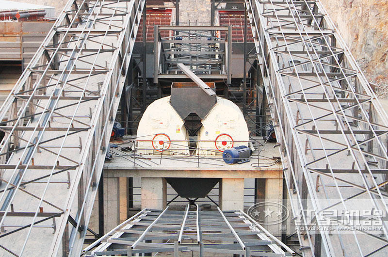 石英砂錘式破碎機工作現(xiàn)場