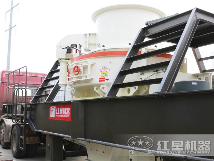 制砂移動破碎站，進料粒度≤55mm，產量521-585t/h之間