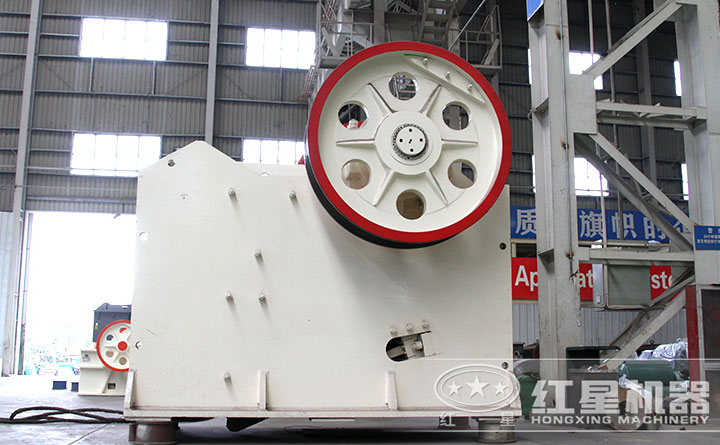 大型顎式破碎機(jī) 大型顎式破碎機(jī)