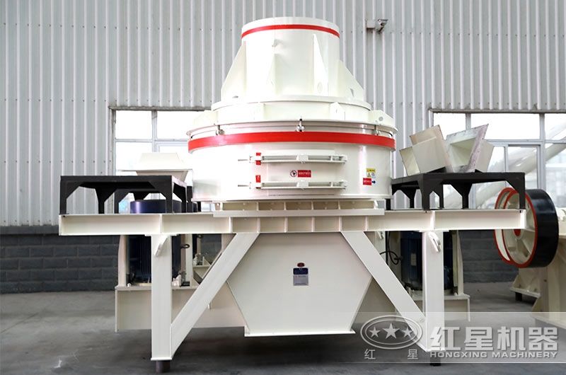 直通沖擊式制砂機，物料呈立方體狀，占地面積小