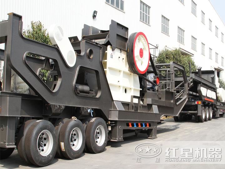 鄂破移動(dòng)破碎機(jī),為粗碎而生,破碎比大,使用壽命長 鄂破移動(dòng)破碎機(jī),為粗碎而生,破碎比大,使用壽命長