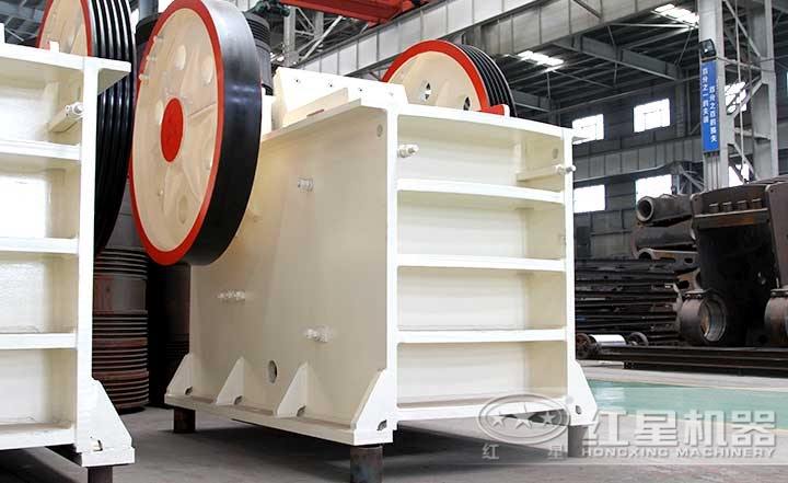 普通鄂式破碎機,性價比高,飛輪設計運行穩定 普通鄂式破碎機,性價比高,飛輪設計運行穩定