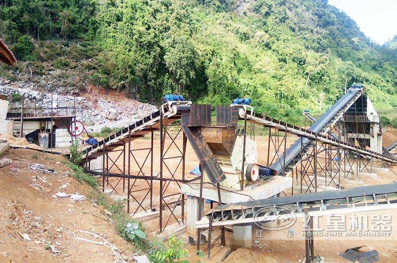 山西200噸石料破碎生產(chǎn)線現(xiàn)場(chǎng) 山西200噸石料破碎生產(chǎn)線現(xiàn)場(chǎng)