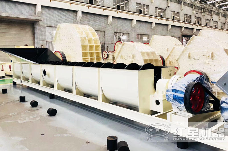 螺旋式洗砂機(jī)機(jī)身長(zhǎng)8-11米，可與機(jī)載車身銜接合理