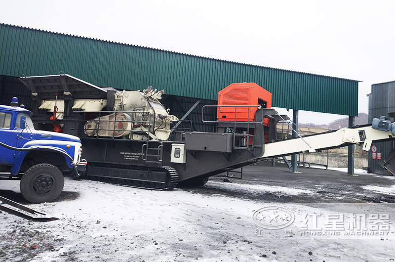 小型一體制砂生產(chǎn)線現(xiàn)場(chǎng):配細(xì)碎機(jī) 小型一體制砂生產(chǎn)線現(xiàn)場(chǎng):配細(xì)碎機(jī)