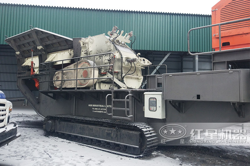 俄羅斯履帶移動細(xì)碎機(jī)作業(yè)現(xiàn)場 俄羅斯履帶移動細(xì)碎機(jī)作業(yè)現(xiàn)場