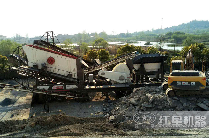 浙江移動重錘式破碎機生產現場 浙江移動重錘式破碎機生產現場