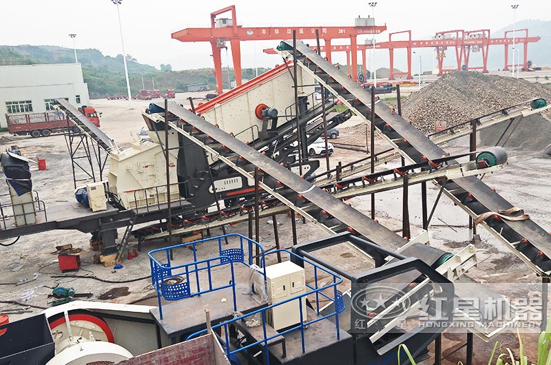 河南反擊破篩分移動式破碎生產現場 河南反擊破篩分移動式破碎生產現場