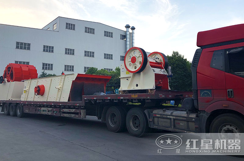 沙石破碎機成套設(shè)備陸續(xù)發(fā)貨中 沙石破碎機成套設(shè)備陸續(xù)發(fā)貨中