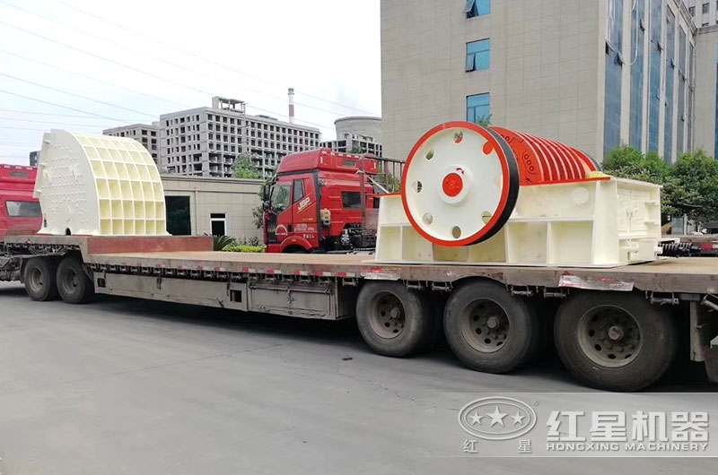 錘式破碎機發(fā)往山東客戶現場 錘式破碎機發(fā)往山東客戶現場