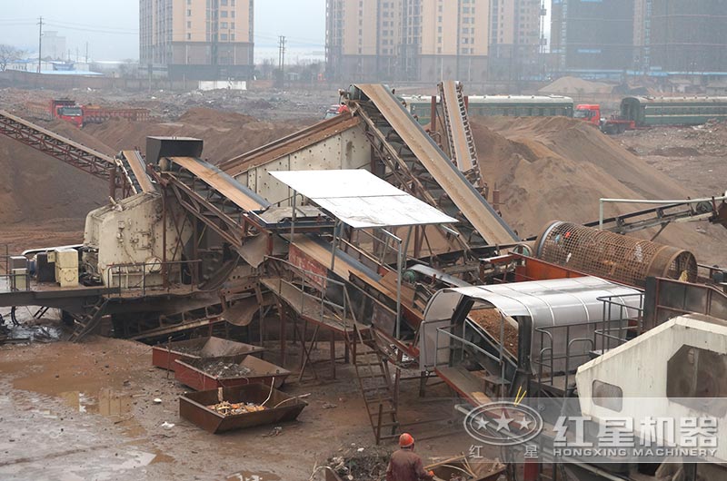 建筑垃圾破碎機(jī)作業(yè)現(xiàn)場(chǎng)圖 建筑垃圾破碎機(jī)作業(yè)現(xiàn)場(chǎng)圖