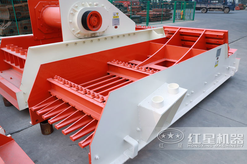 振動(dòng)給料機(jī)喂料均勻，持續(xù)生產(chǎn)達(dá)15小時(shí)