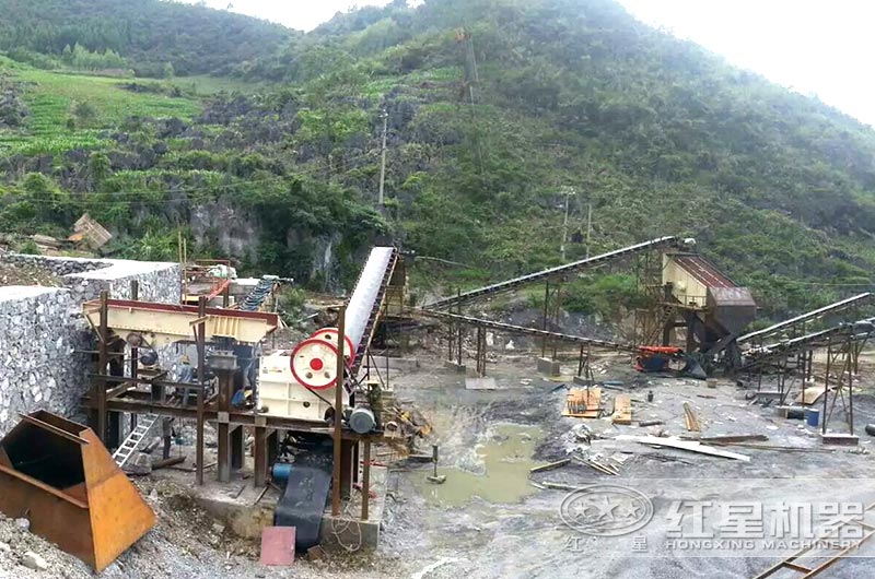 山西日產(chǎn)2000噸小型碎石機(jī)現(xiàn)場 山西日產(chǎn)2000噸小型碎石機(jī)現(xiàn)場