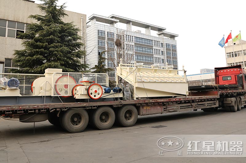 小型對輥制砂機(jī)發(fā)往陜西 小型對輥制砂機(jī)發(fā)往陜西