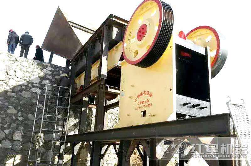 顎式破碎機(jī)生產(chǎn)現(xiàn)場 顎式破碎機(jī)生產(chǎn)現(xiàn)場