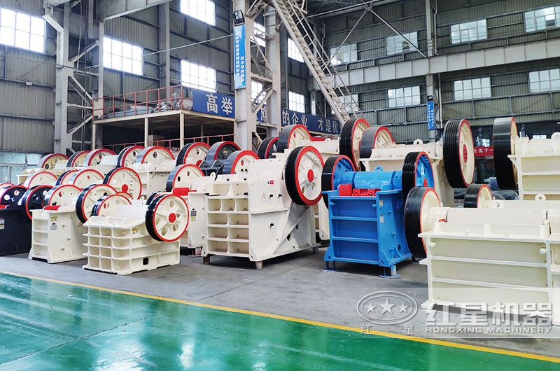 鄂式破碎機(jī)實(shí)拍,粗碎力度強(qiáng) 鄂式破碎機(jī)實(shí)拍,粗碎力度強(qiáng)