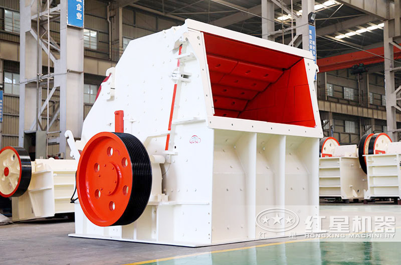 反擊式破碎機(jī)實(shí)拍,整形效果好,粒度更均勻 反擊式破碎機(jī)實(shí)拍,整形效果好,粒度更均勻