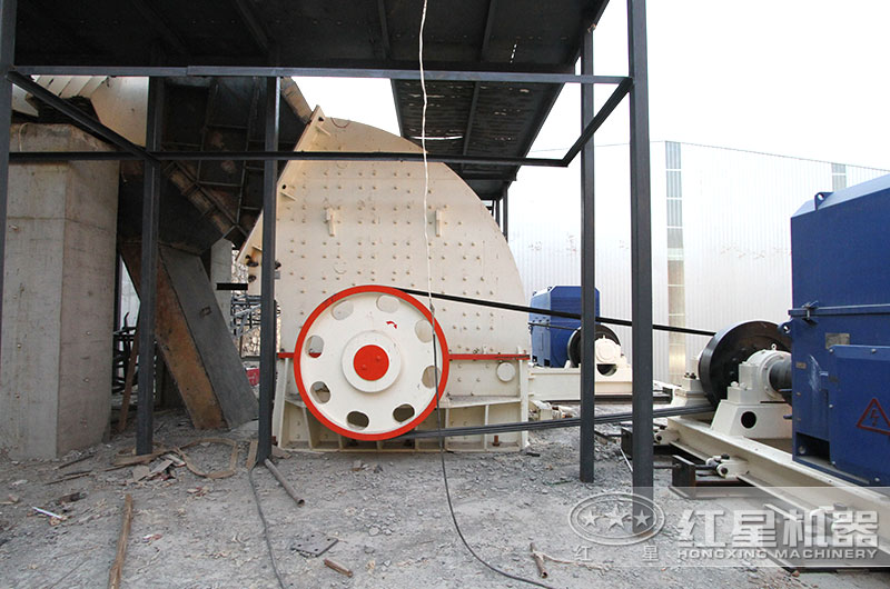 碎石場生產線,重錘式破碎機作業(yè)圖 碎石場生產線,重錘式破碎機作業(yè)圖