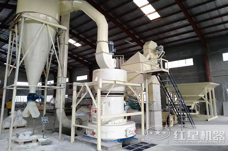 雷蒙磨粉機(jī)工作現(xiàn)場(chǎng)實(shí)拍圖 雷蒙磨粉機(jī)工作現(xiàn)場(chǎng)實(shí)拍圖