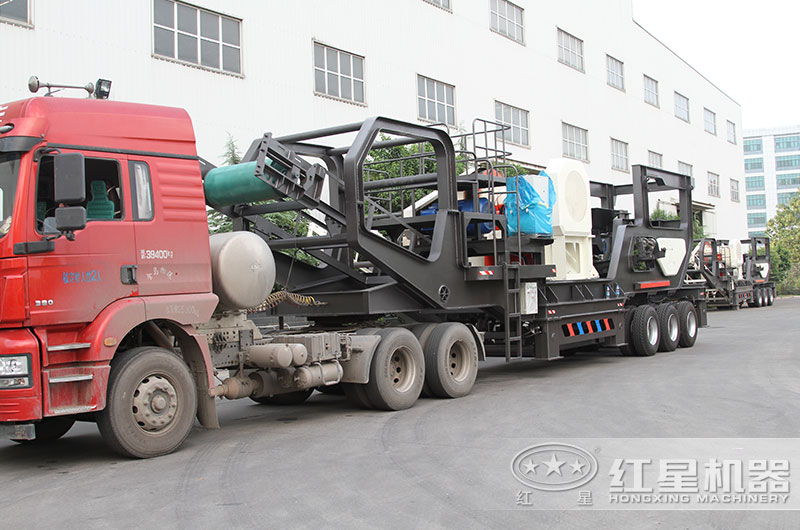 小型移動(dòng)石頭粉碎機(jī)直接開(kāi)往客戶(hù)現(xiàn)場(chǎng) 小型移動(dòng)石頭粉碎機(jī)直接開(kāi)往客戶(hù)現(xiàn)場(chǎng)