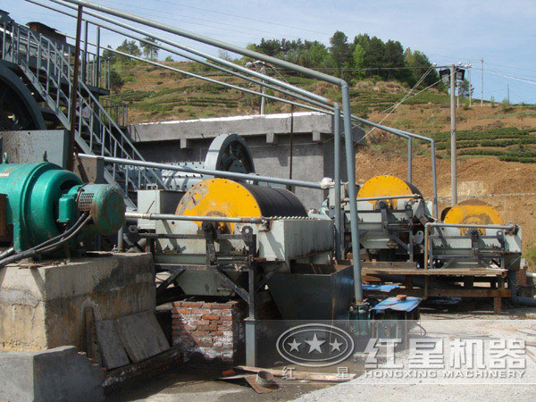 山西客戶(hù)赤鐵礦磁選機(jī)工作現(xiàn)場(chǎng)圖 山西客戶(hù)赤鐵礦磁選機(jī)工作現(xiàn)場(chǎng)圖