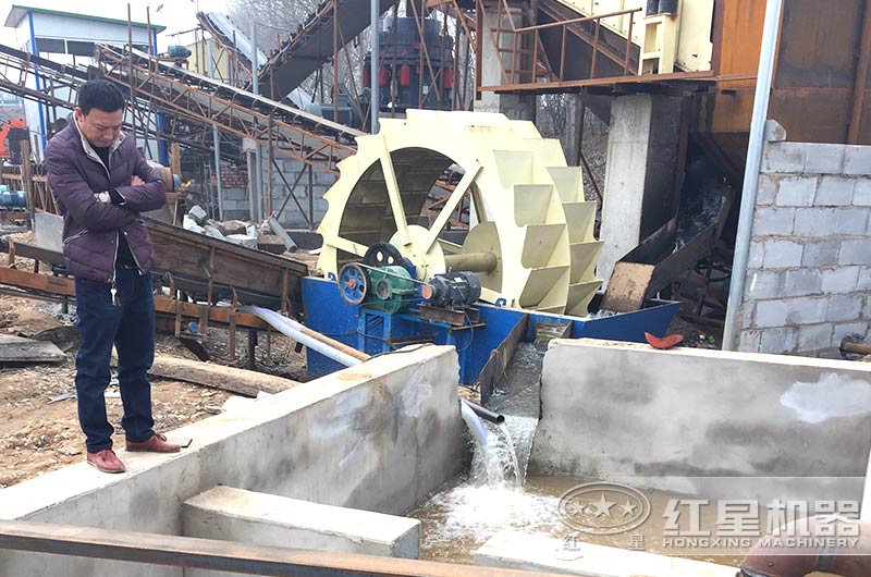 山沙洗砂機(jī)作業(yè)現(xiàn)場(chǎng)圖 山沙洗砂機(jī)作業(yè)現(xiàn)場(chǎng)圖