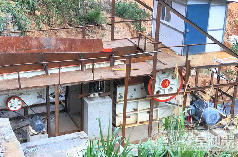 河南客戶小型鄂式破碎機(jī)生產(chǎn)現(xiàn)場 河南客戶小型鄂式破碎機(jī)生產(chǎn)現(xiàn)場