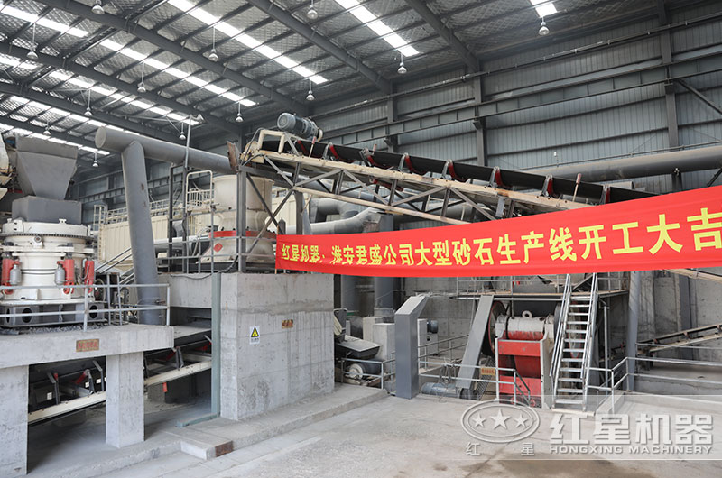 破碎石料機(jī)器作業(yè)現(xiàn)場(chǎng)圖片 破碎石料機(jī)器作業(yè)現(xiàn)場(chǎng)圖片