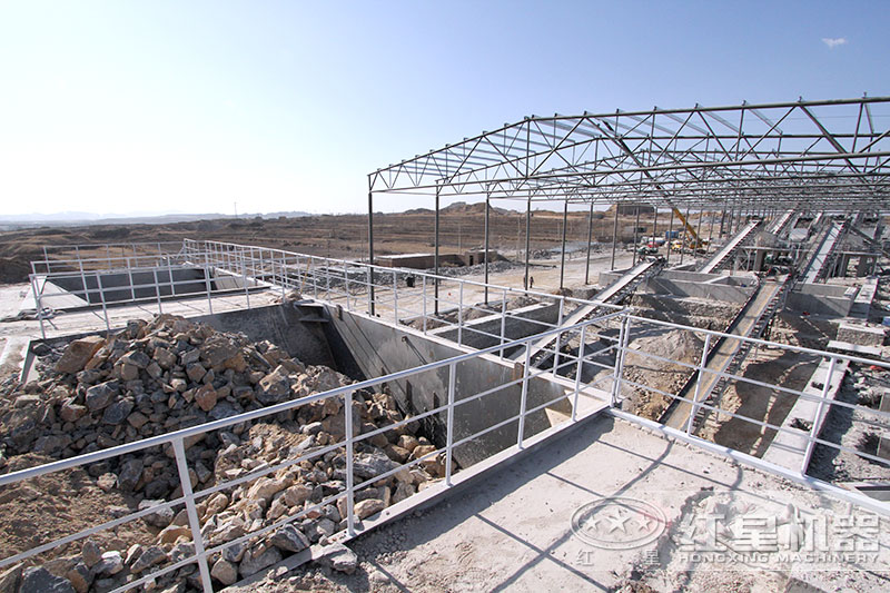 石子生產(chǎn)現(xiàn)場(chǎng) 石子生產(chǎn)現(xiàn)場(chǎng)