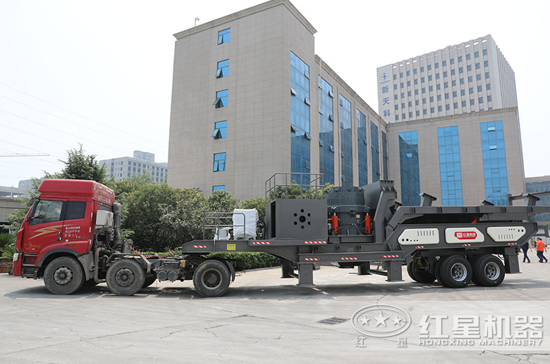 移動(dòng)破碎機(jī)械直接開往客戶現(xiàn)場(chǎng) 移動(dòng)破碎機(jī)械直接開往客戶現(xiàn)場(chǎng)