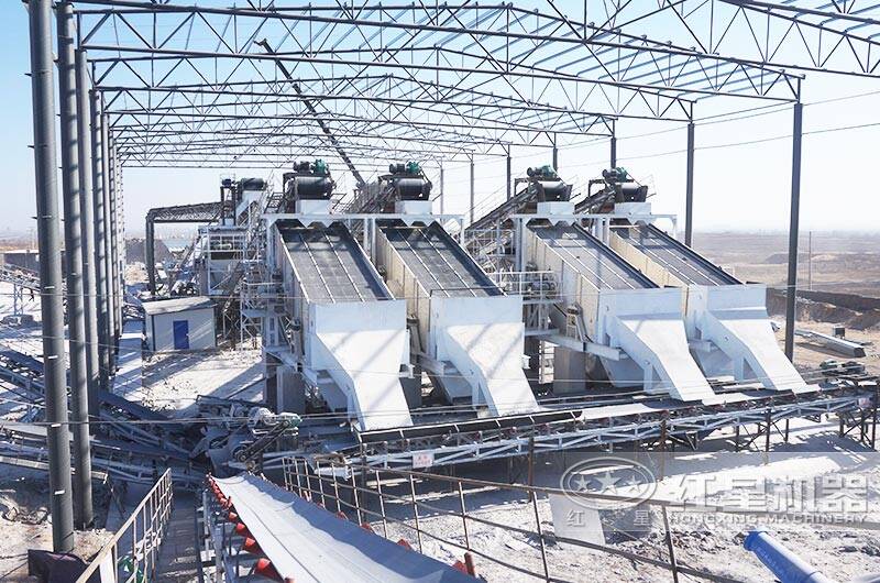 河北時產(chǎn)1000噸破碎生產(chǎn)線現(xiàn)場：圓振動篩