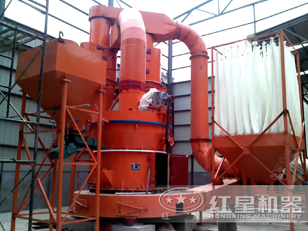 山西石英石磨粉廠用戶現(xiàn)場 山西石英石磨粉廠用戶現(xiàn)場