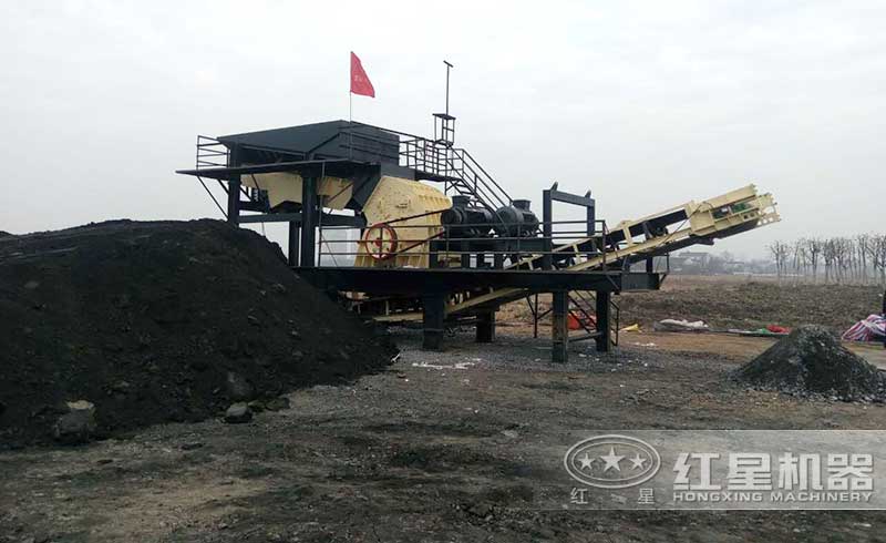 四川客戶移動式碎煤機工作現(xiàn)場 四川客戶移動式碎煤機工作現(xiàn)場