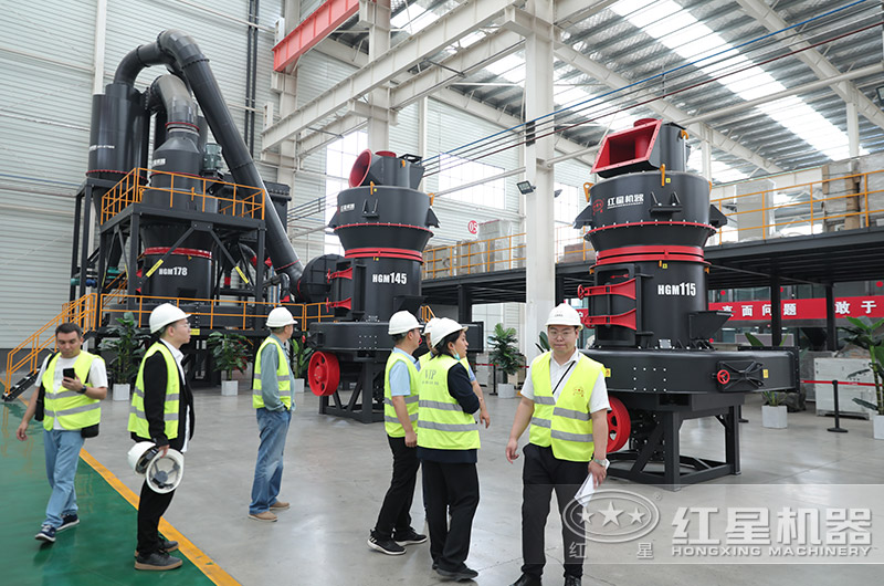 客戶來廠考察磨粉機設備 客戶來廠考察磨粉機設備