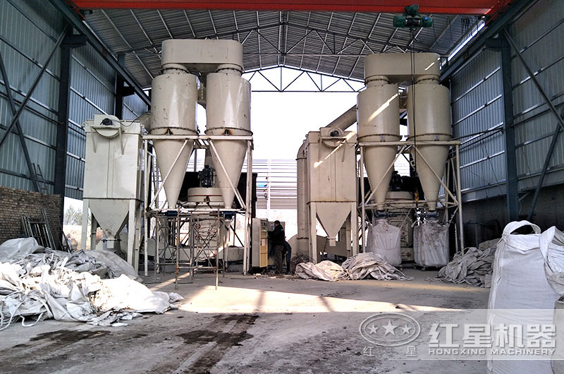 粘土磨粉加工現場 粘土磨粉加工現場