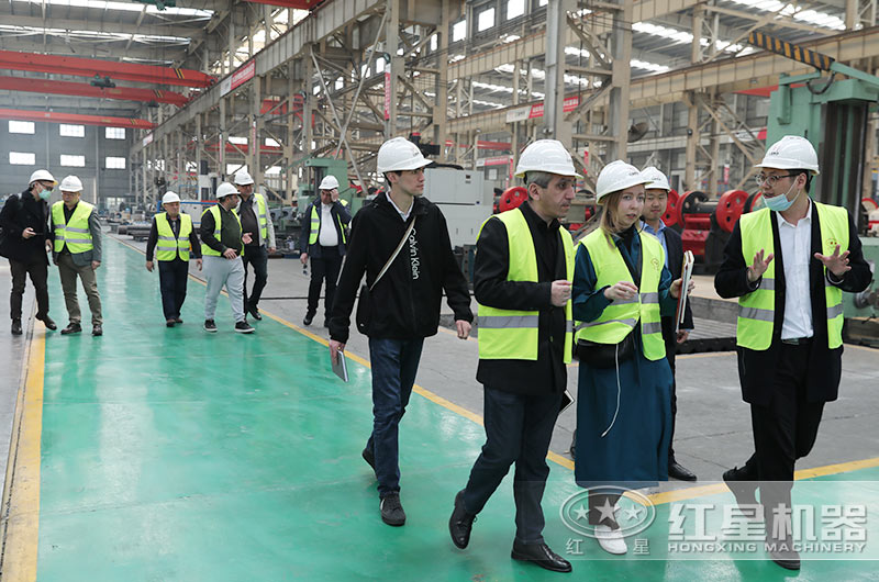 客戶一行來廠考察碎石加工設備 客戶一行來廠考察碎石加工設備
