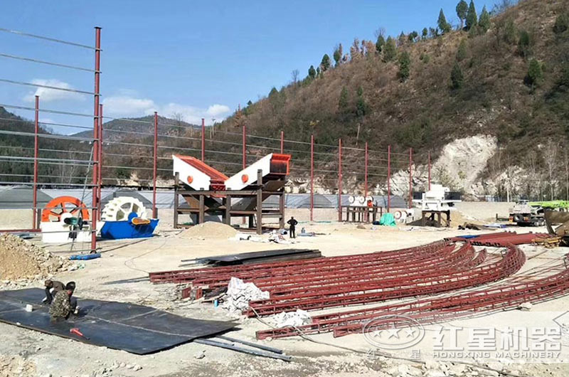 審核通過正在搭建中的機制砂生產(chǎn)線客戶現(xiàn)場 審核通過正在搭建中的機制砂生產(chǎn)線客戶現(xiàn)場