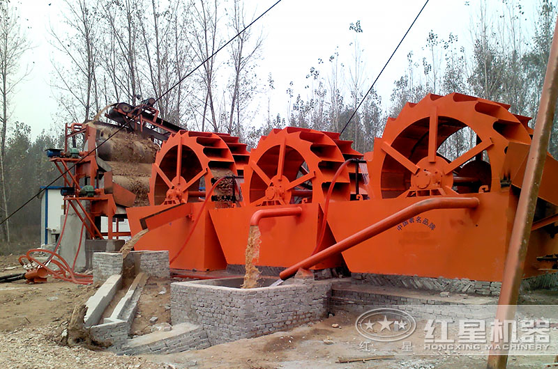 洗沙現(xiàn)場(chǎng) 多部洗沙機(jī)聯(lián)機(jī)作業(yè)現(xiàn)場(chǎng)