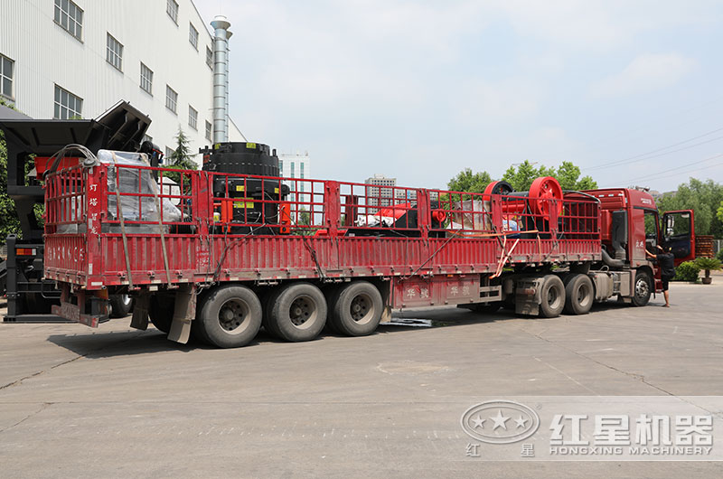 紅星300圓錐破碎機整套設備裝車發(fā)貨現(xiàn)場 紅星300圓錐破碎機整套設備裝車發(fā)貨現(xiàn)場