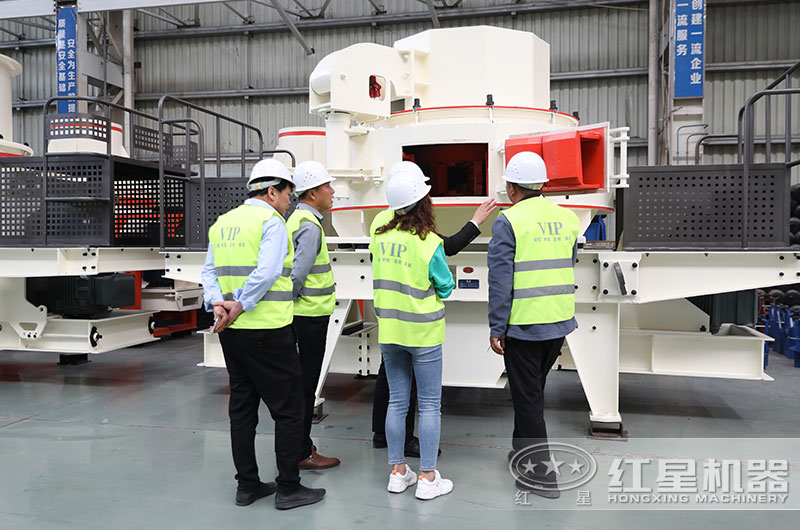 客戶來(lái)廠參觀制砂機(jī) 客戶來(lái)廠參觀制砂機(jī)