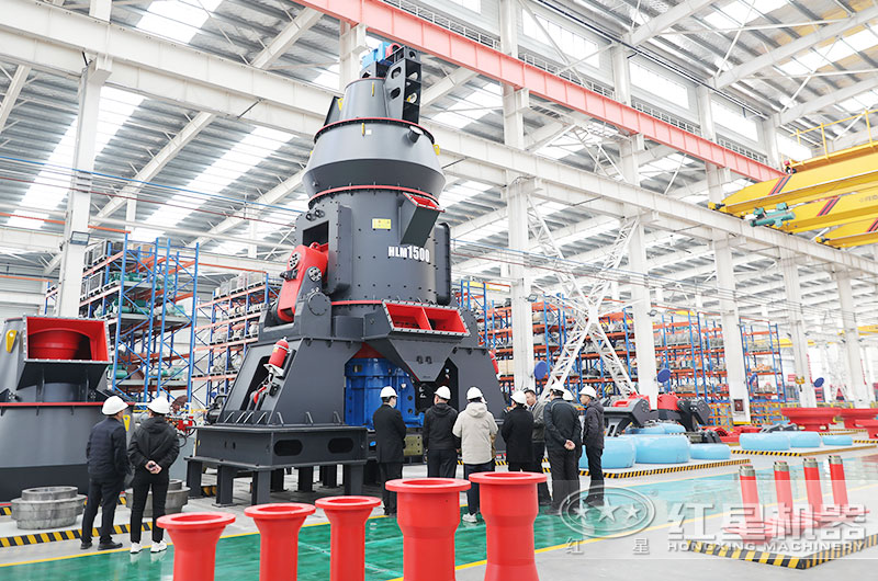 客戶來(lái)廠參觀立式磨粉機(jī)設(shè)備 客戶來(lái)廠參觀立式磨粉機(jī)設(shè)備